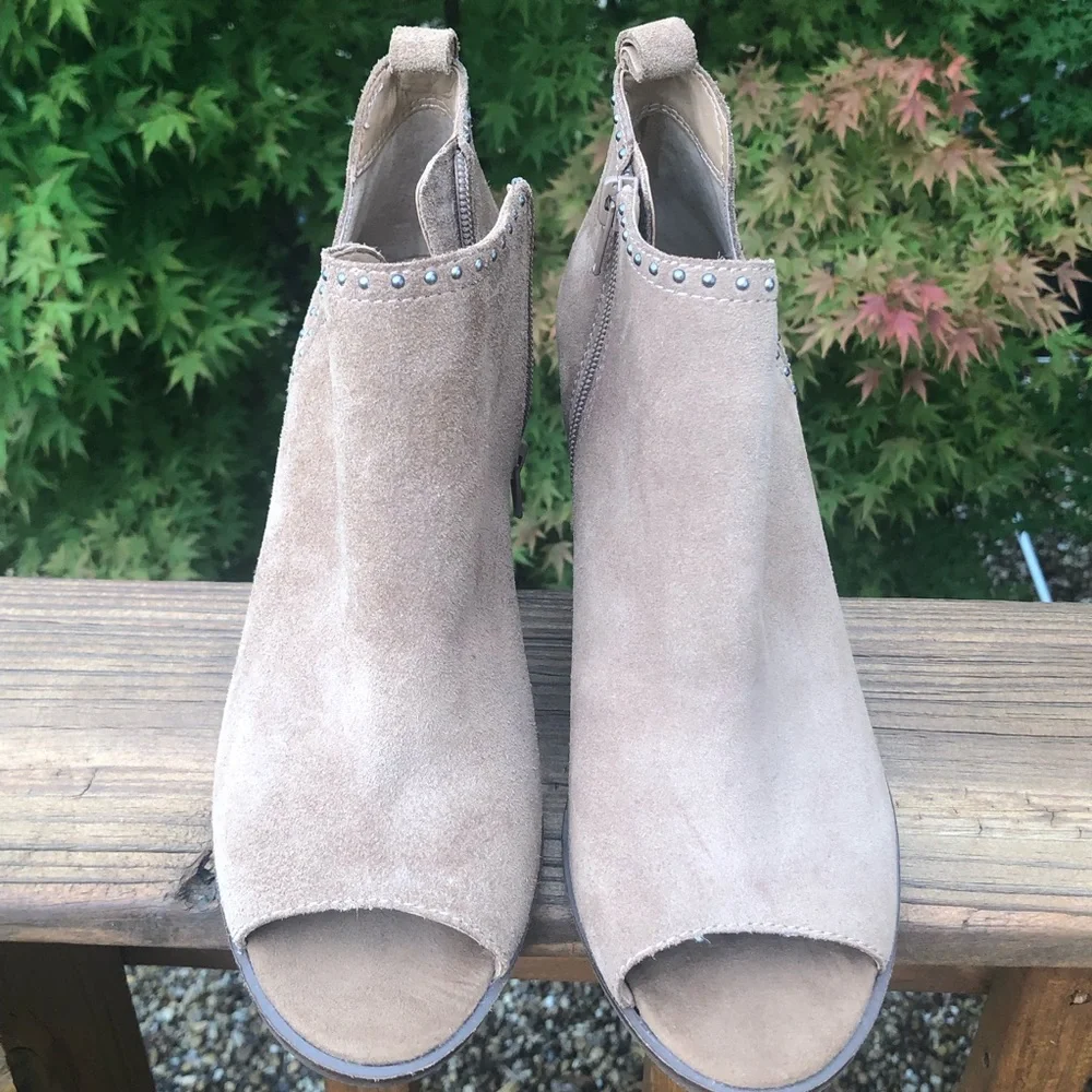 Donating🎉HP Lucky suede leather peep toe booties!   Sz 9 💰⬇️ - Picture 8 of 12